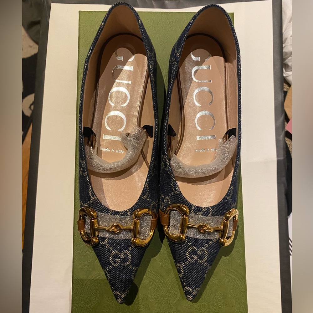Brand new, Gucci pointed denim logo flats